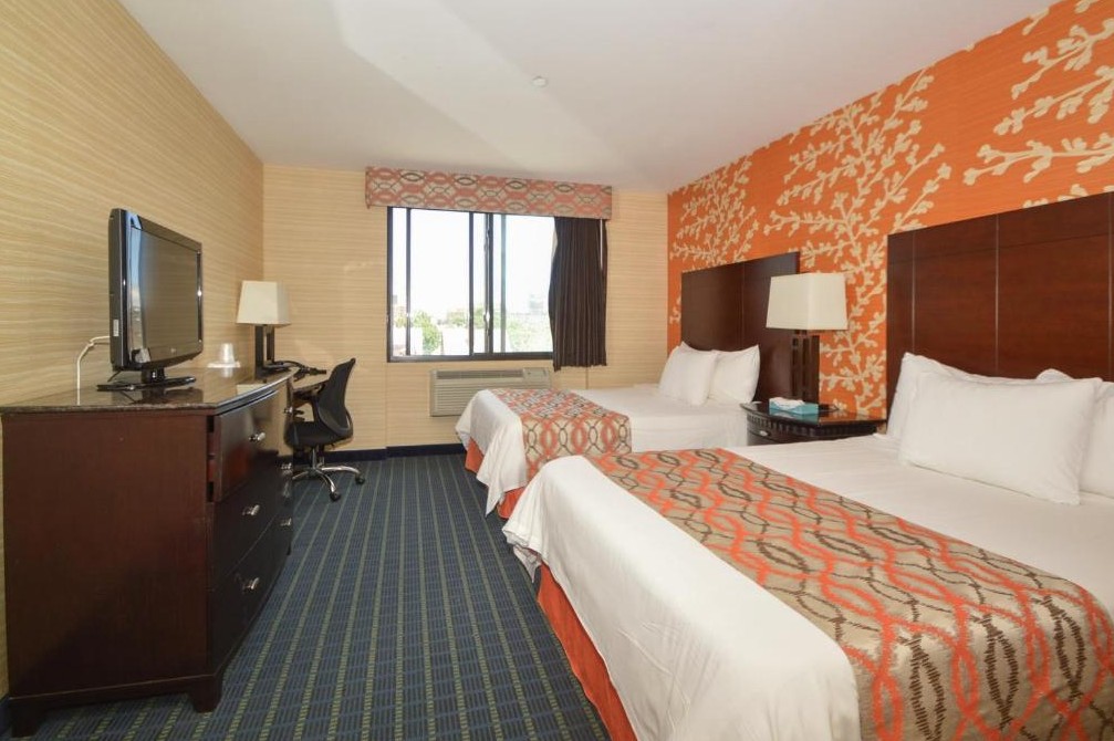 Accessible King Room at Corona Hotel New York