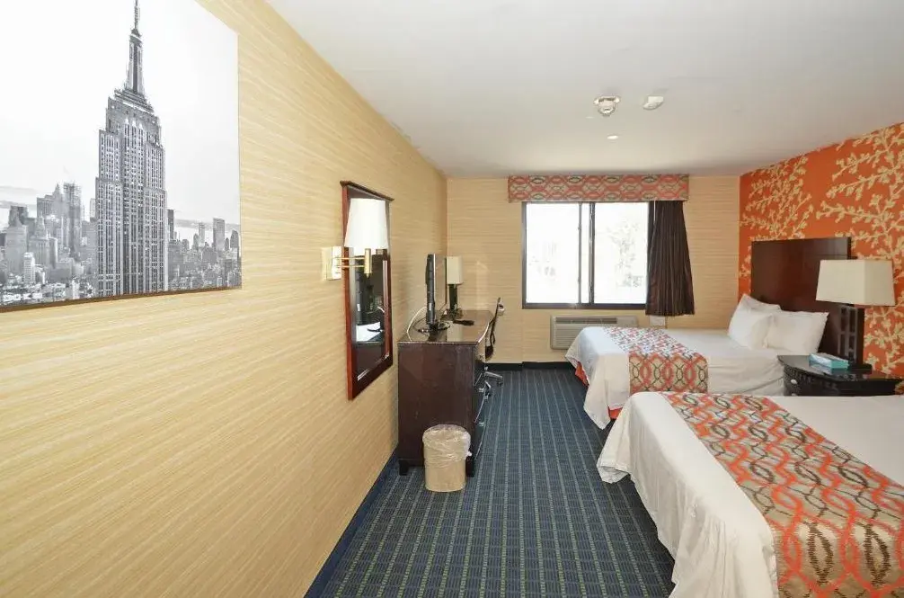 Double room at Corona Hotel Queens